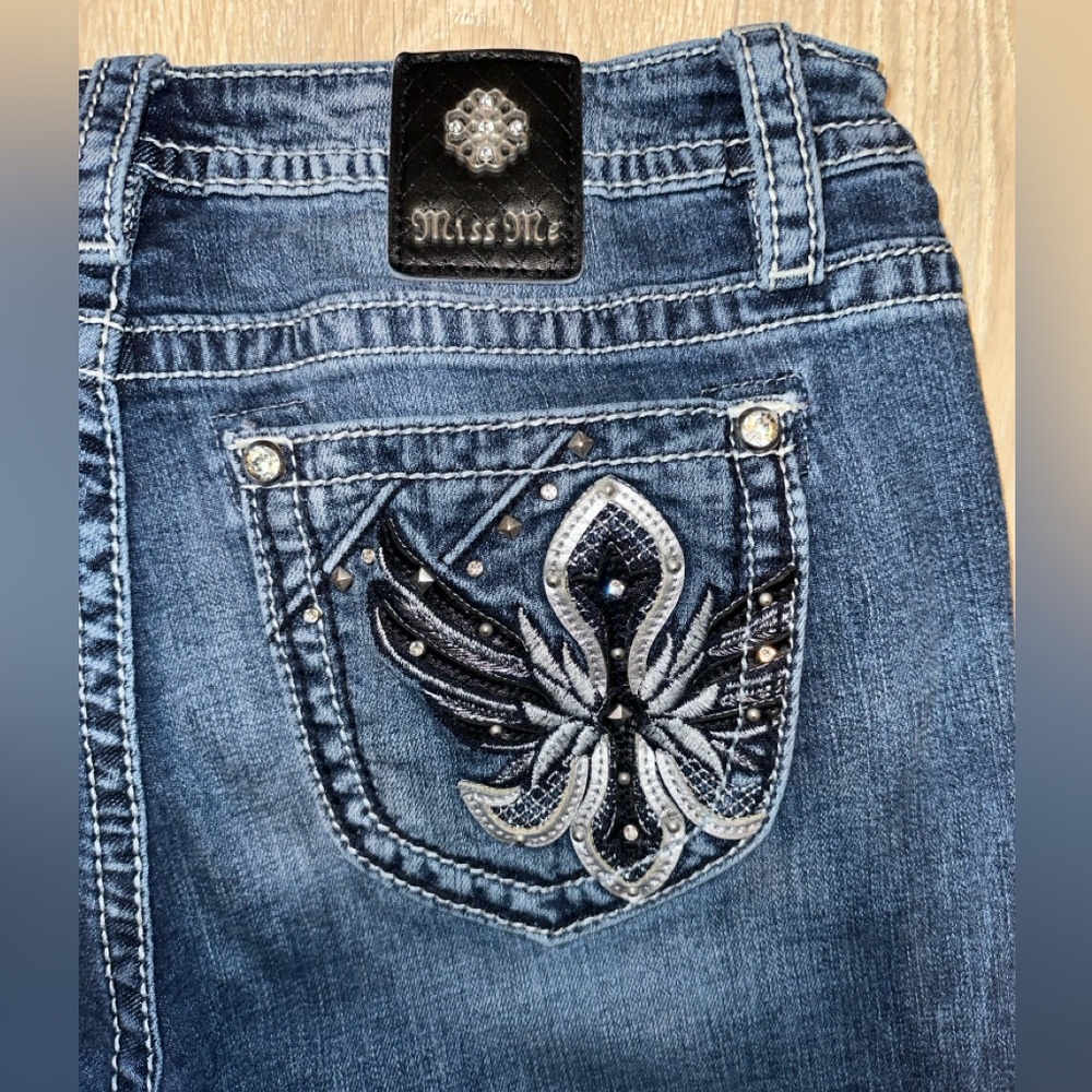 Miss Me cropped jeans sz 33